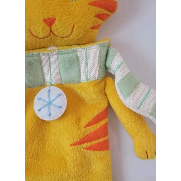 Ganz Cat Stocking Yellow Tabby in Christmas Hat Measures Approx. 26 In x 6.5 In - Picture 6 of 12